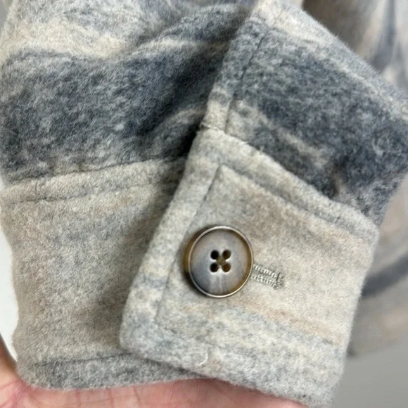 Lucky Brand Oversized Plaid Shirt Jacket. Faux Fur. Size L. - Picture 8 of 14